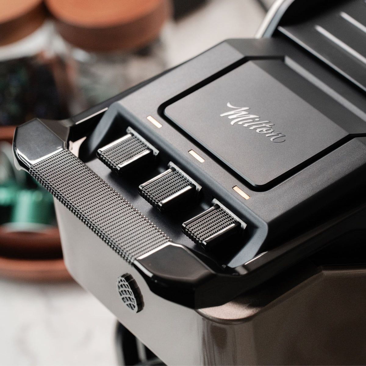 Line1 Espresso and Coffee Machine: Champagne & Onyx