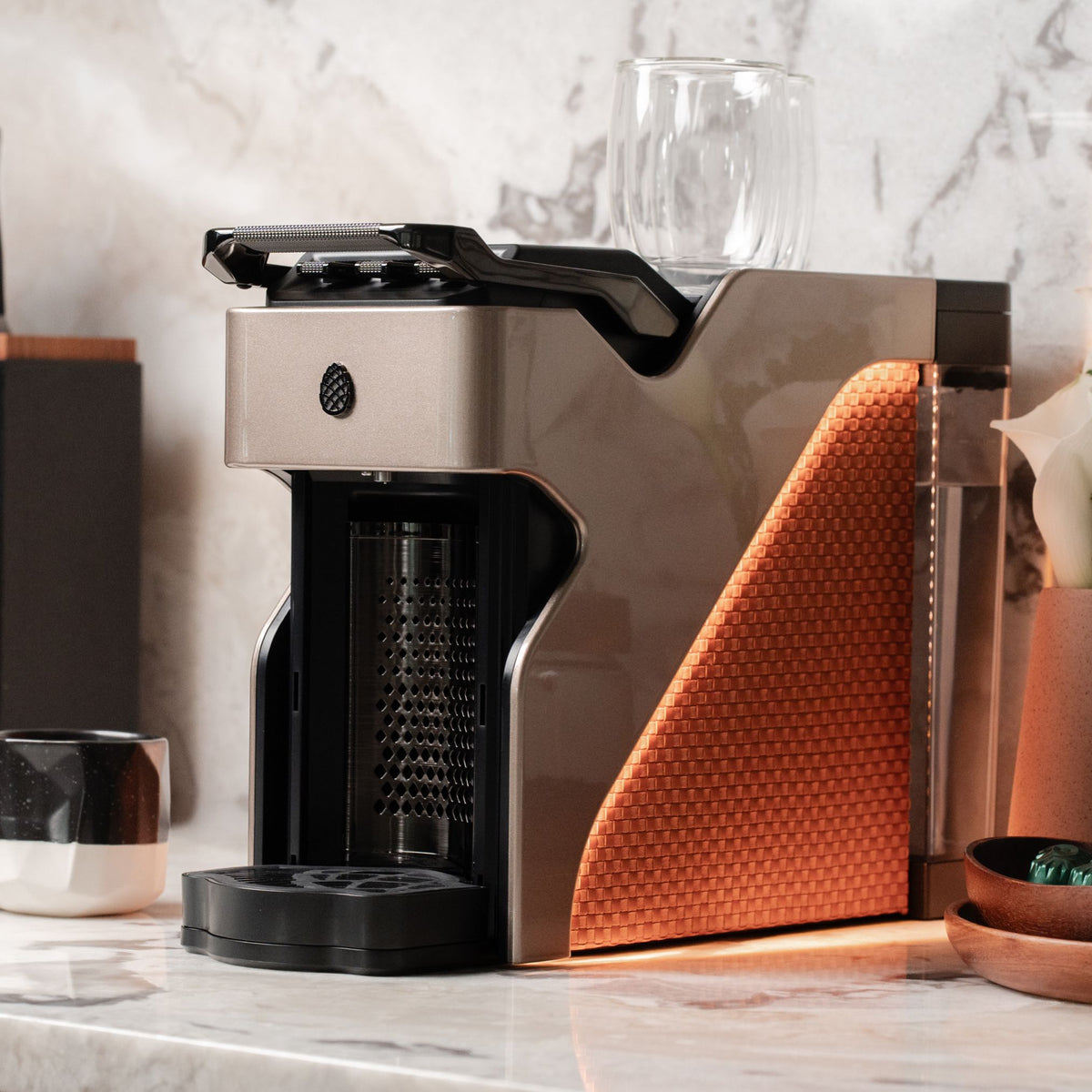 Line1 Espresso and Coffee Machine: Champagne & Saddle