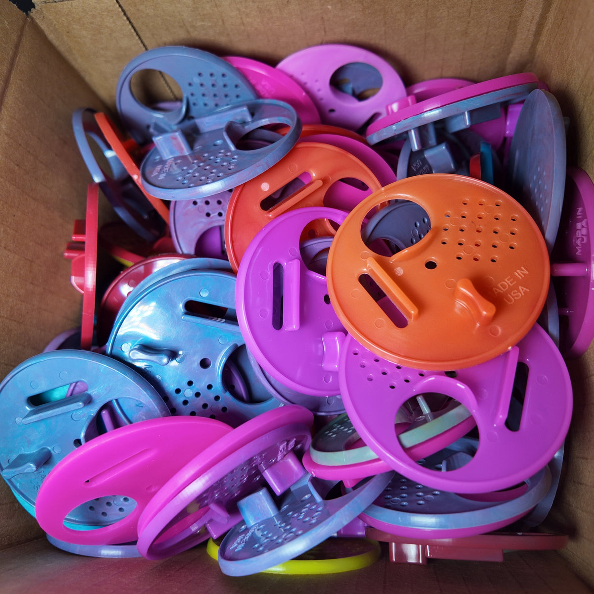 Hive Entrance Dials, Mixed Colors – 150 Count Bulk Case