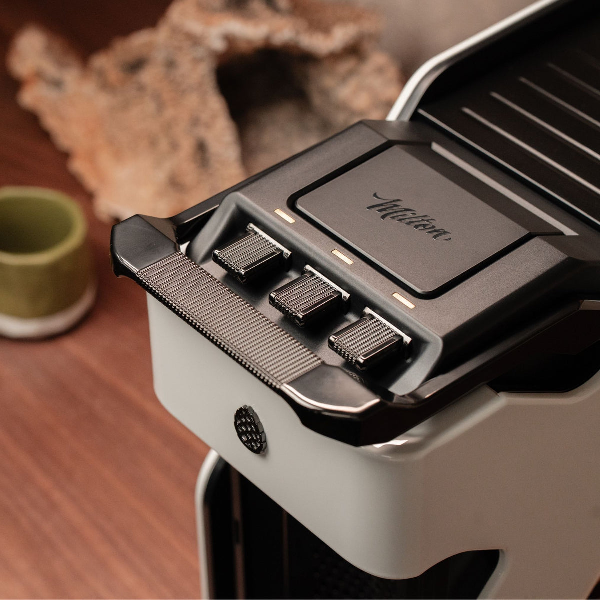 Line1 Espresso and Coffee Machine: Glacier & Saddle