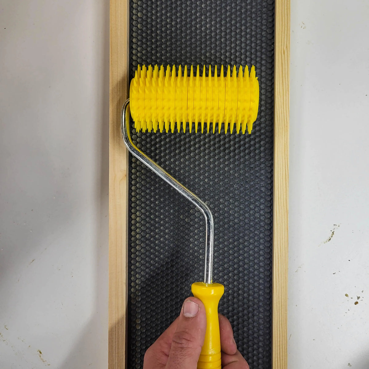 Uncapping Punch Roller