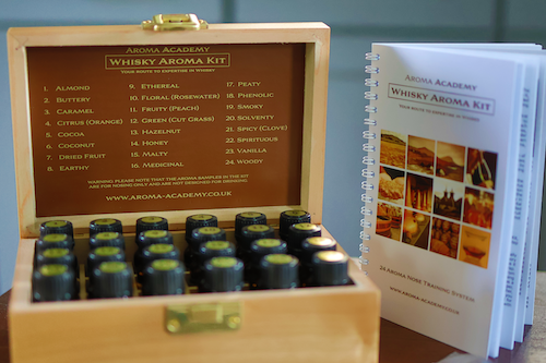 Whisk(e)y Aroma Masterclass Kit in a Wooden Box - 24 Signature Aromas + Training Guide