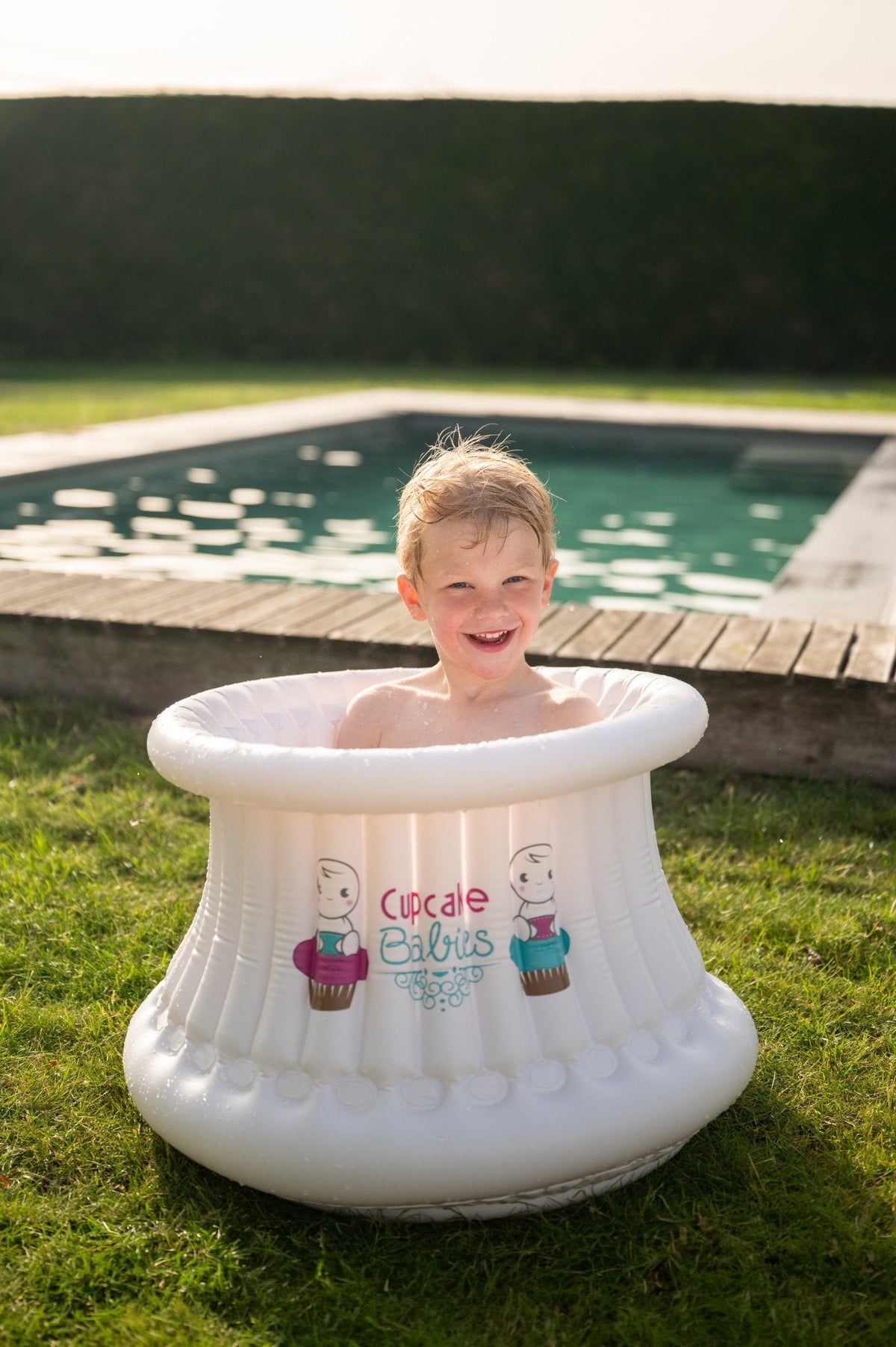 Cupcake Babies Big Bath White & inflator (suitable from 1 year up to 8 years)